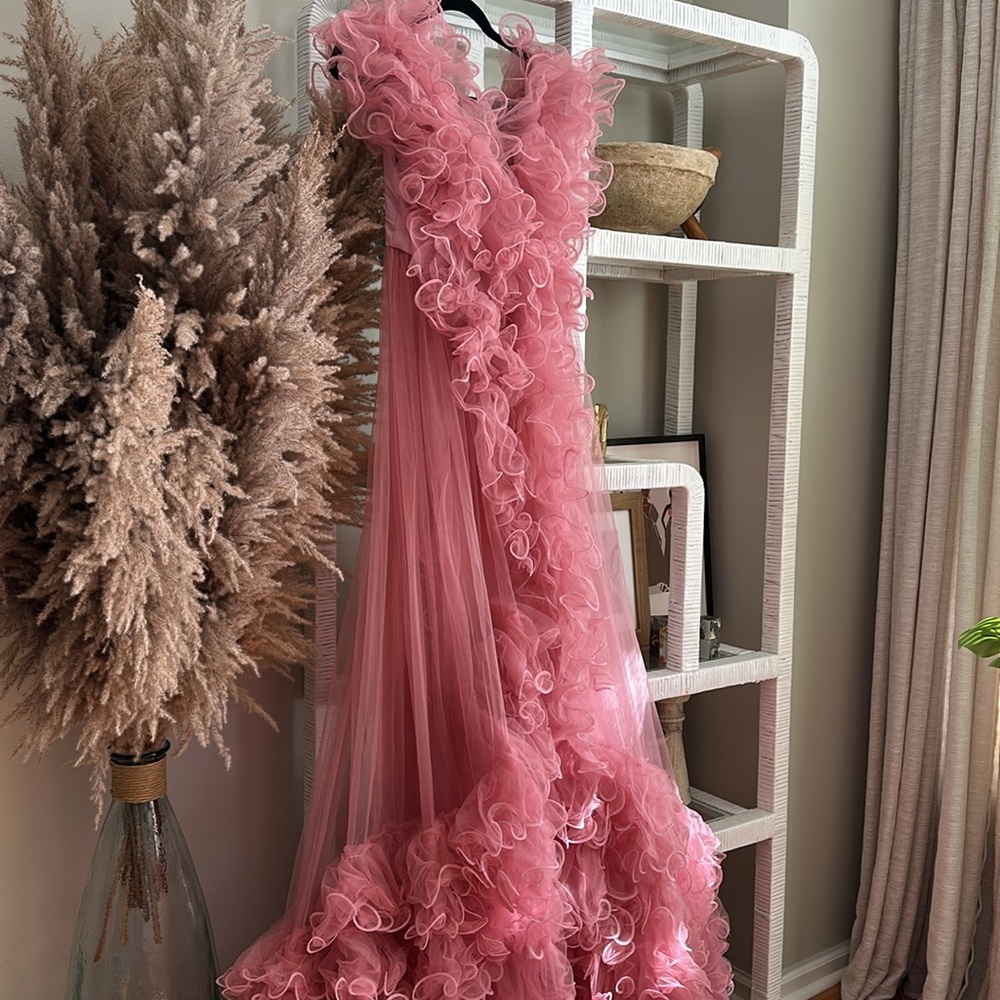 Elegant Pink Ruffled Gown - Picture 6 of 10